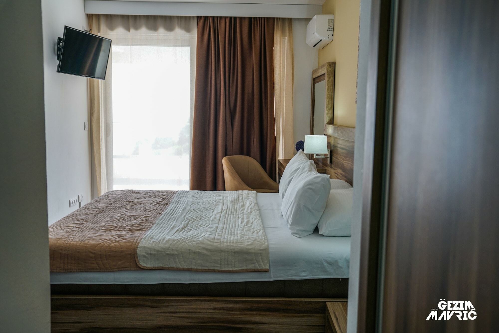 Hotel Mediterraneo Liman Free Private Beach For Hotel Guest Ulcinj Exterior photo